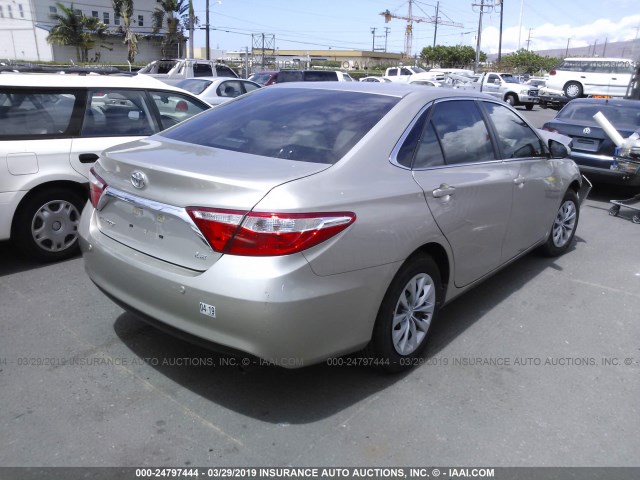 4T1BF1FK8HU395521 - 2017 TOYOTA CAMRY LE/XLE/SE/XSE GRAY photo 4