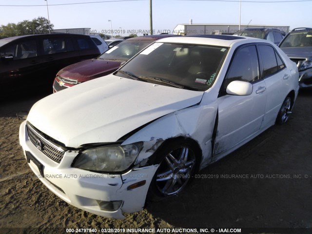 JTHBD192050095821 - 2005 LEXUS IS 300 WHITE photo 2