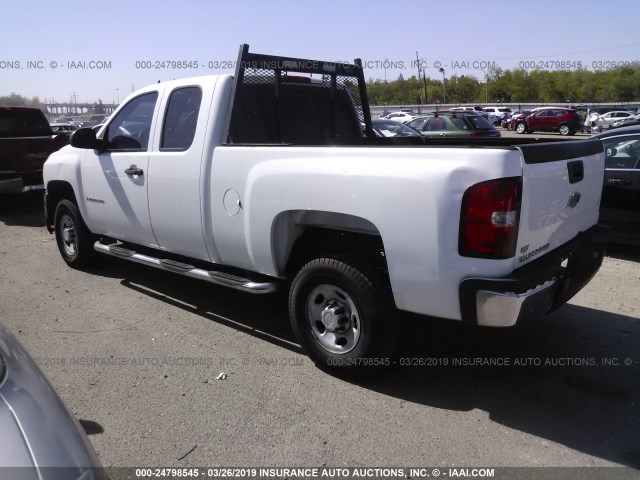 1GCHC29K78E165262 - 2008 CHEVROLET SILVERADO C2500 HEAVY DUTY WHITE photo 3