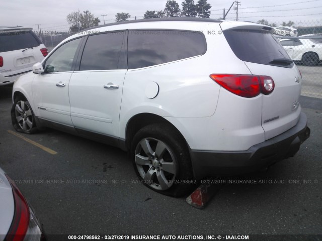 1GNEV23D39S122779 - 2009 CHEVROLET TRAVERSE LT WHITE photo 3