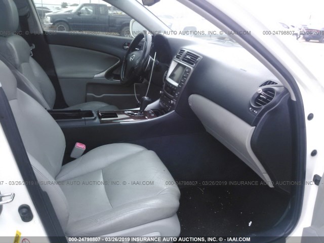 JTHBK262565018916 - 2006 LEXUS IS 250 WHITE photo 5