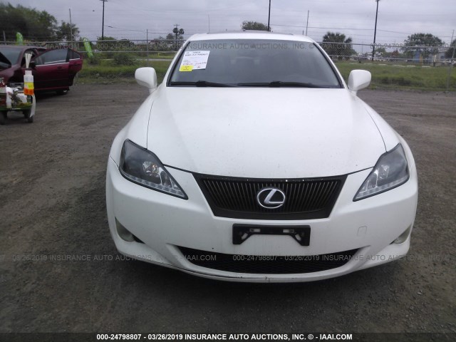 JTHBK262565018916 - 2006 LEXUS IS 250 WHITE photo 6