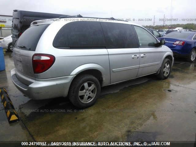 2D4GP44L05R570148 - 2005 DODGE GRAND CARAVAN SXT SILVER photo 4