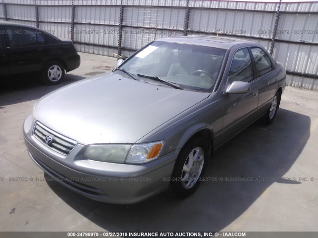 4T1BF22K61U119596 - 2001 TOYOTA CAMRY LE/XLE 银色 照片 2