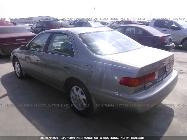 4T1BF22K61U119596 - 2001 TOYOTA CAMRY LE/XLE 银色 照片 3
