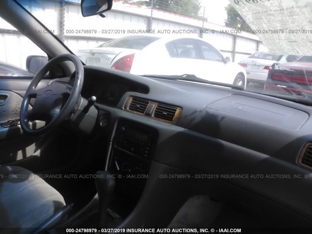 4T1BF22K61U119596 - 2001 TOYOTA CAMRY LE/XLE 银色 照片 5