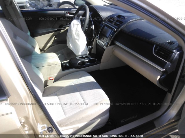 4T1BF1FK5CU045689 - 2012 TOYOTA CAMRY SE/LE/XLE 金色 照片 5