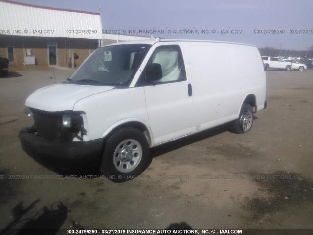 1GCSGAF45B1190332 - 2011 CHEVROLET EXPRESS G1500  WHITE photo 2