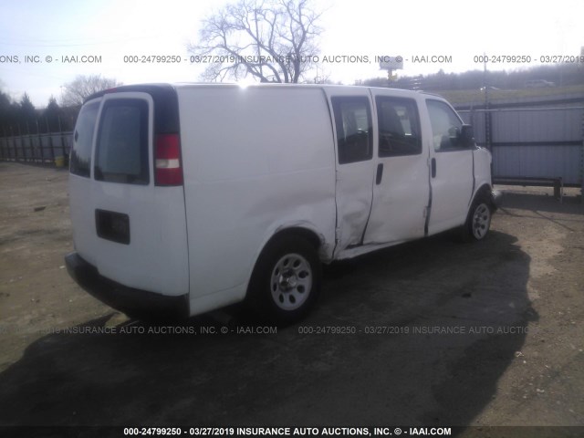 1GCSGAF45B1190332 - 2011 CHEVROLET EXPRESS G1500  WHITE photo 4