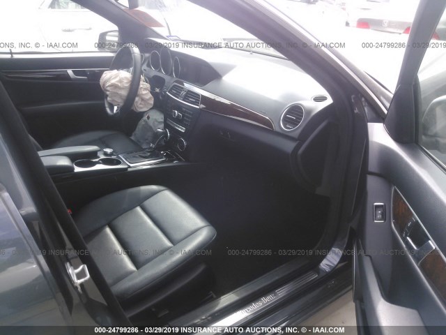 WDDGF4HB9DR301335 - 2013 MERCEDES-BENZ C 250 GRAY photo 5