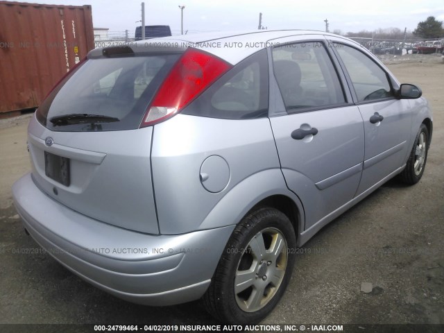 1FAHP37N77W217902 - 2007 FORD FOCUS ZX5/S/SE/SES SILVER photo 4