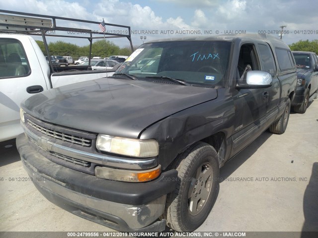 2GCEC19V7Y1173161 - 2000 CHEVROLET SILVERADO C1500 GRAY photo 2