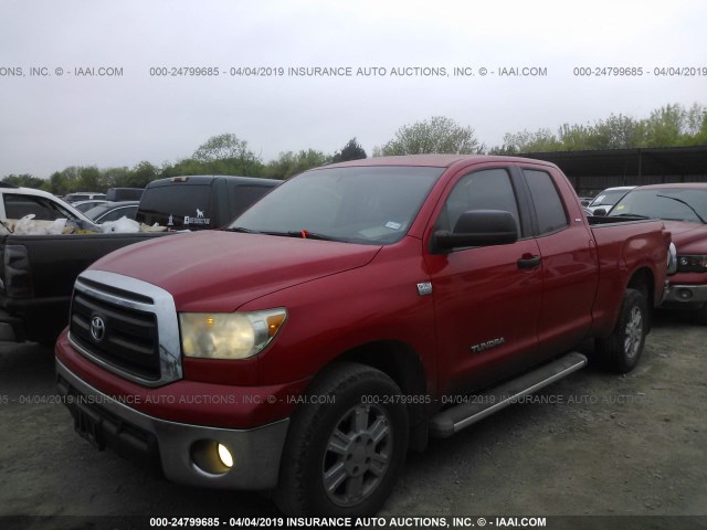 5TFRM5F18AX006887 - 2010 TOYOTA TUNDRA DOUBLE CAB SR5 RED photo 2