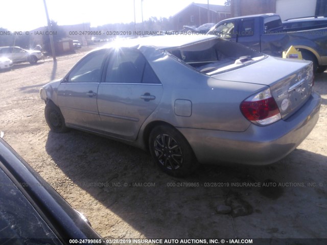 4T1BE30K25U552835 - 2005 TOYOTA CAMRY LE/XLE/SE SILVER photo 3