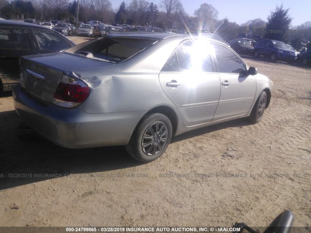 4T1BE30K25U552835 - 2005 TOYOTA CAMRY LE/XLE/SE SILVER photo 4