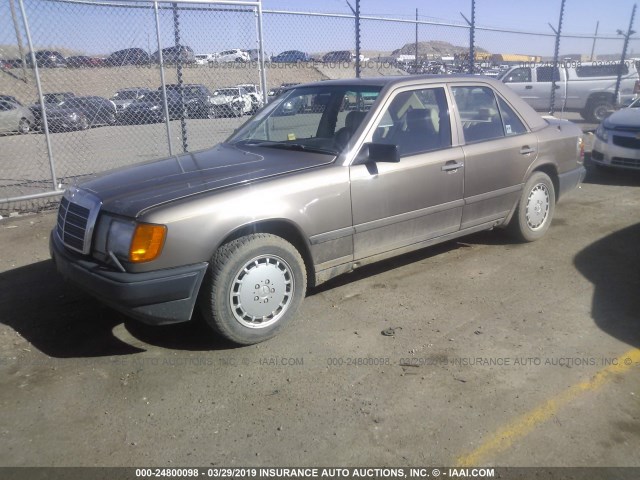 WDBEA30D0KA832666 - 1989 MERCEDES-BENZ 300 E GOLD photo 2