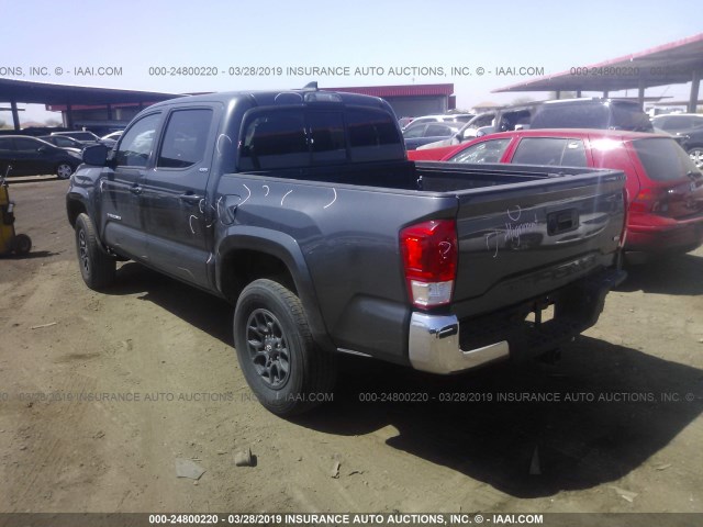 3TMAZ5CN8HM036932 - 2017 TOYOTA TACOMA DBL CAB/SR5/TRD SPORT/OR GRAY photo 3