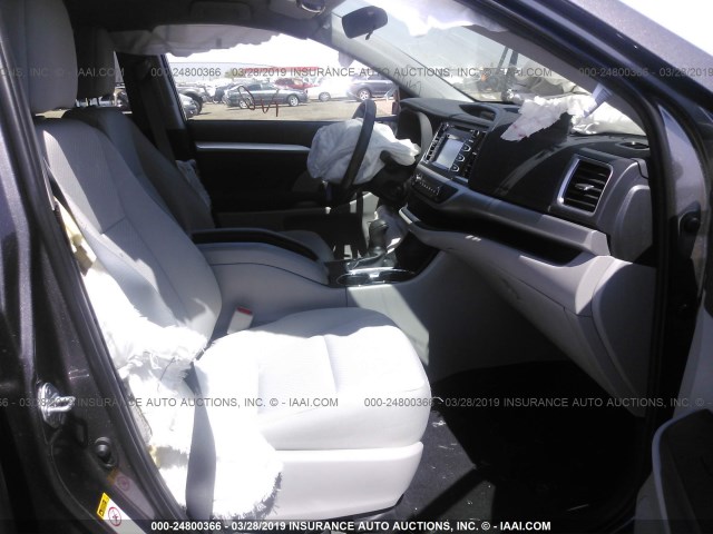 5TDZZRFH5KS309607 - 2019 TOYOTA HIGHLANDER LE/LE PLUS GRAY photo 5