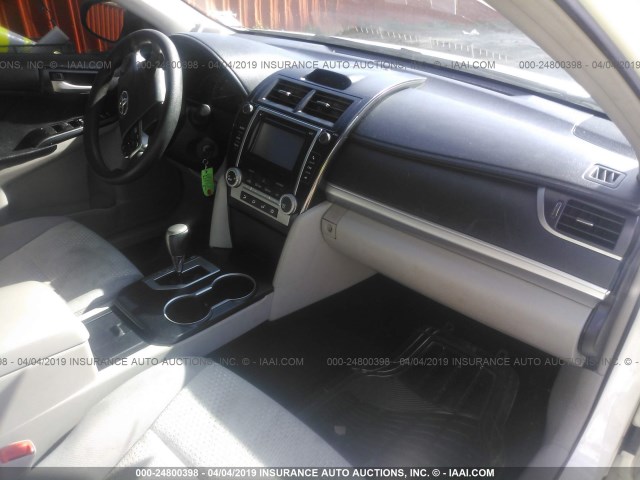 4T4BF1FK0CR197191 - 2012 TOYOTA CAMRY SE/LE/XLE WHITE photo 5