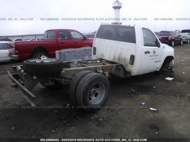 1GDJC34K78E135222 - 2008 GMC SIERRA C3500 WHITE photo 4