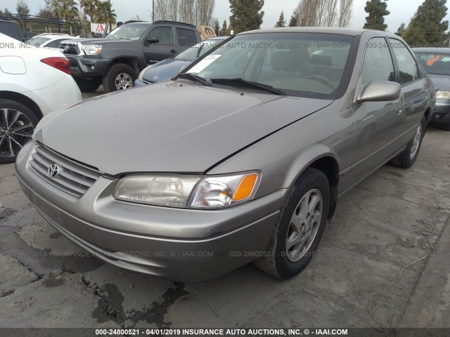 JT2BF22K1X0185597 - 1999 TOYOTA CAMRY LE/XLE Сұр фото 2
