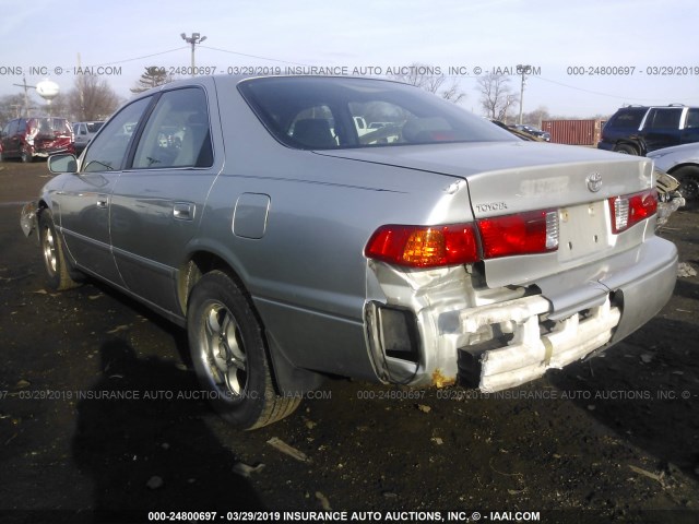 JT2BG28KXY0393662 - 2000 TOYOTA CAMRY LE/XLE Күміс фото 3