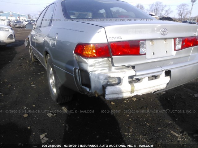 JT2BG28KXY0393662 - 2000 TOYOTA CAMRY LE/XLE Күміс фото 6