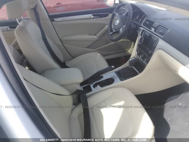 1VWLA7A30KC007170 - 2019 VOLKSWAGEN PASSAT WOLFSBURG WHITE photo 5