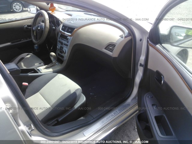 1G1ZH57B89F259777 - 2009 CHEVROLET MALIBU 1LT GOLD photo 5