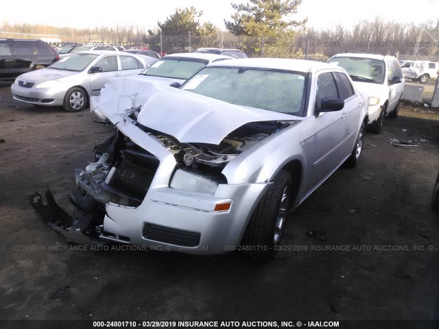 2C3JA43R05H522444 - 2005 CHRYSLER 300 SILVER photo 2