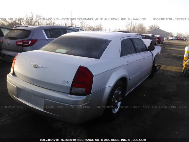 2C3JA43R05H522444 - 2005 CHRYSLER 300 SILVER photo 4