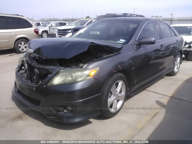 4T1BF3EK6BU650123 - 2011 TOYOTA CAMRY SE/LE/XLE GRAY photo 2