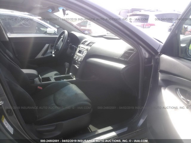 4T1BF3EK6BU650123 - 2011 TOYOTA CAMRY SE/LE/XLE GRAY photo 5