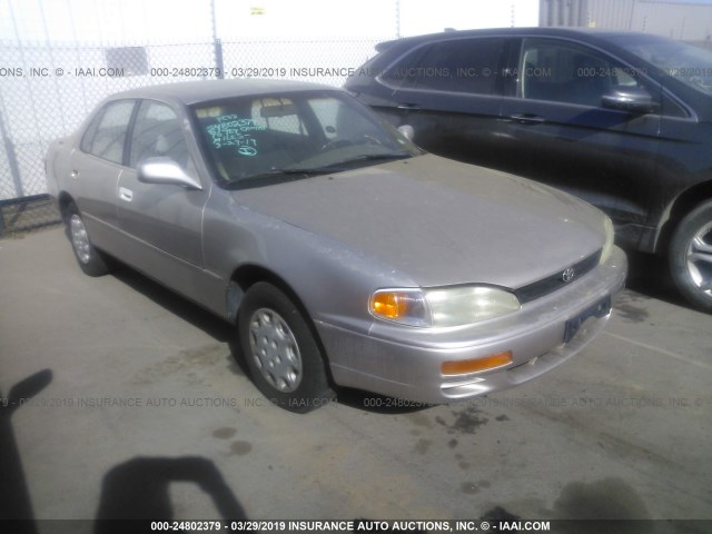 JT2BG12K5T0351590 - 1996 TOYOTA CAMRY DX/LE/XLE SILVER photo 1