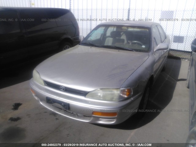 JT2BG12K5T0351590 - 1996 TOYOTA CAMRY DX/LE/XLE SILVER photo 2