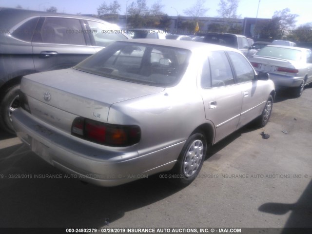 JT2BG12K5T0351590 - 1996 TOYOTA CAMRY DX/LE/XLE SILVER photo 4