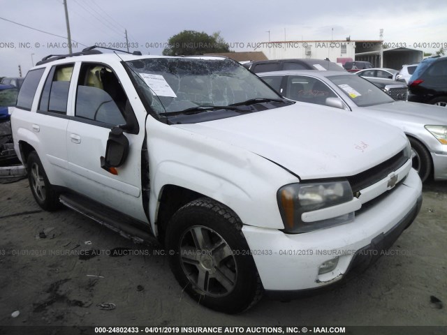 1GNDT13S652177425 - 2005 CHEVROLET TRAILBLAZER LS/LT WHITE photo 1