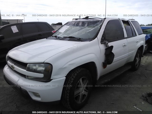 1GNDT13S652177425 - 2005 CHEVROLET TRAILBLAZER LS/LT WHITE photo 2