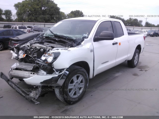 5TFRM5F11AX009890 - 2010 TOYOTA TUNDRA DOUBLE CAB SR5 WHITE photo 2