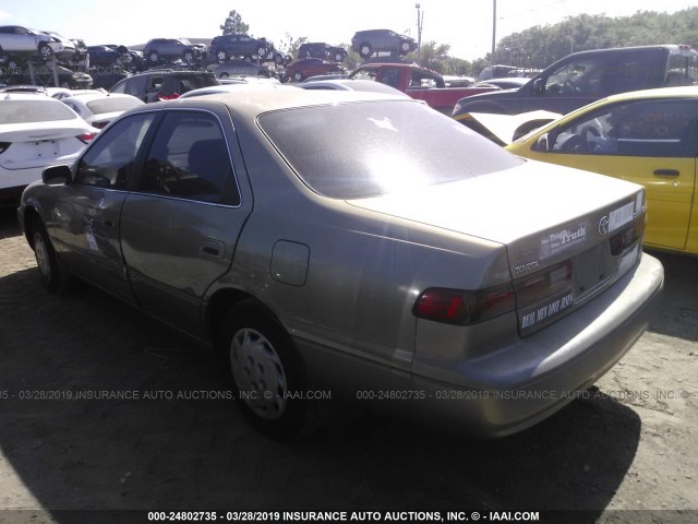 JT2BG22K6X0301521 - 1999 TOYOTA CAMRY LE/XLE 金色 照片 3