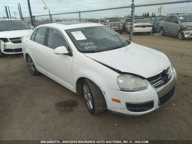 3VWRZ71K68M035072 - 2008 VOLKSWAGEN JETTA SE/SEL WHITE photo 1