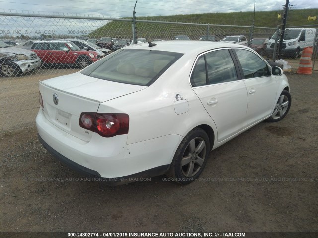 3VWRZ71K68M035072 - 2008 VOLKSWAGEN JETTA SE/SEL WHITE photo 4