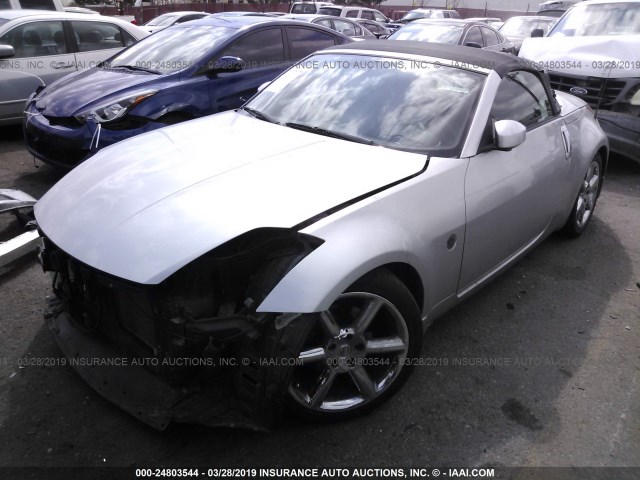 JN1AZ36A04T004536 - 2004 NISSAN 350Z ROADSTER SILVER photo 2