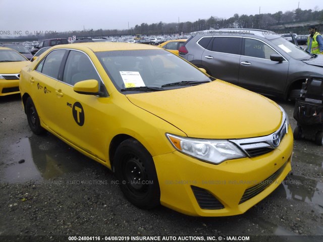 4T1BD1FKXDU084592 - 2013 TOYOTA CAMRY HYBRID/LE/XLE YELLOW photo 1