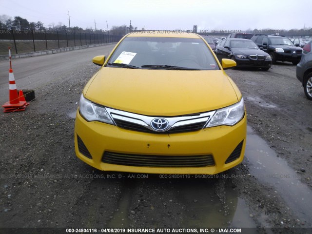 4T1BD1FKXDU084592 - 2013 TOYOTA CAMRY HYBRID/LE/XLE YELLOW photo 6