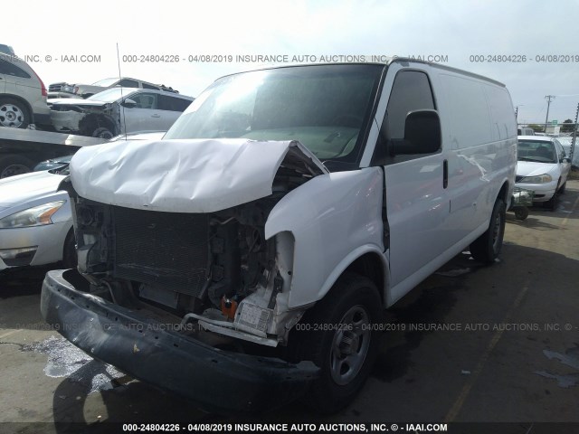 1GCFG15X051109836 - 2005 CHEVROLET EXPRESS G1500  WHITE photo 2