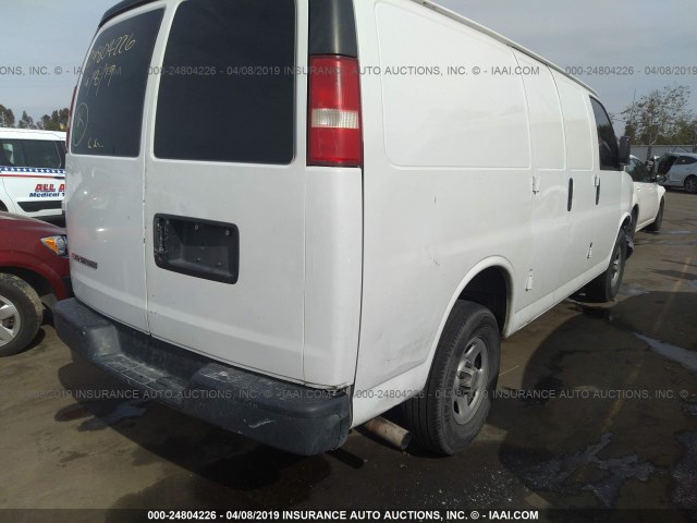 1GCFG15X051109836 - 2005 CHEVROLET EXPRESS G1500  WHITE photo 4