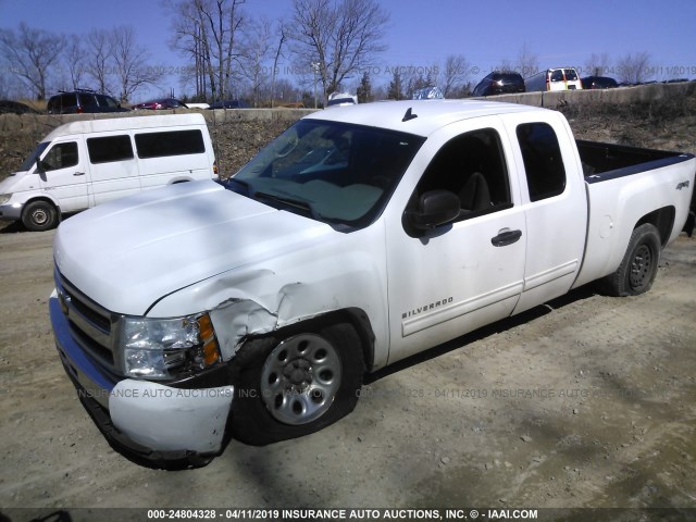 1GCRKREA6BZ466747 - 2011 CHEVROLET SILVERADO K1500 LS WHITE photo 2