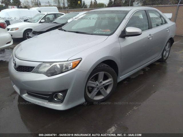 4T1BF1FK6CU196721 - 2012 TOYOTA CAMRY SE/LE/XLE SILVER photo 2