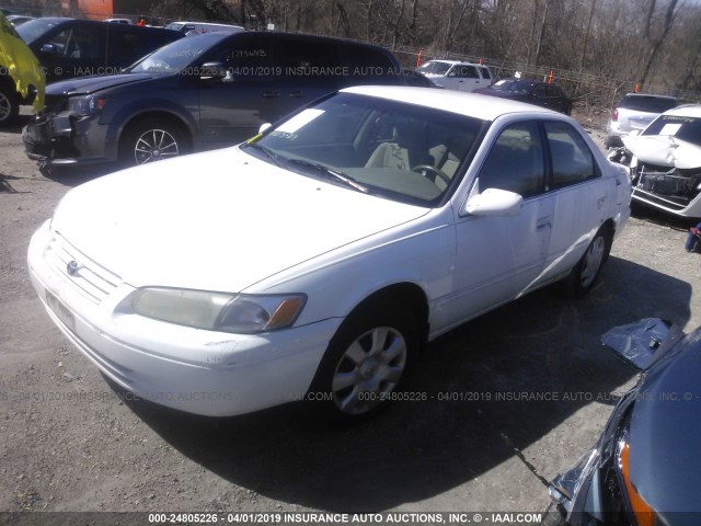 4T1BF22K7WU047282 - 1998 TOYOTA CAMRY CE/LE/XLE WHITE photo 2